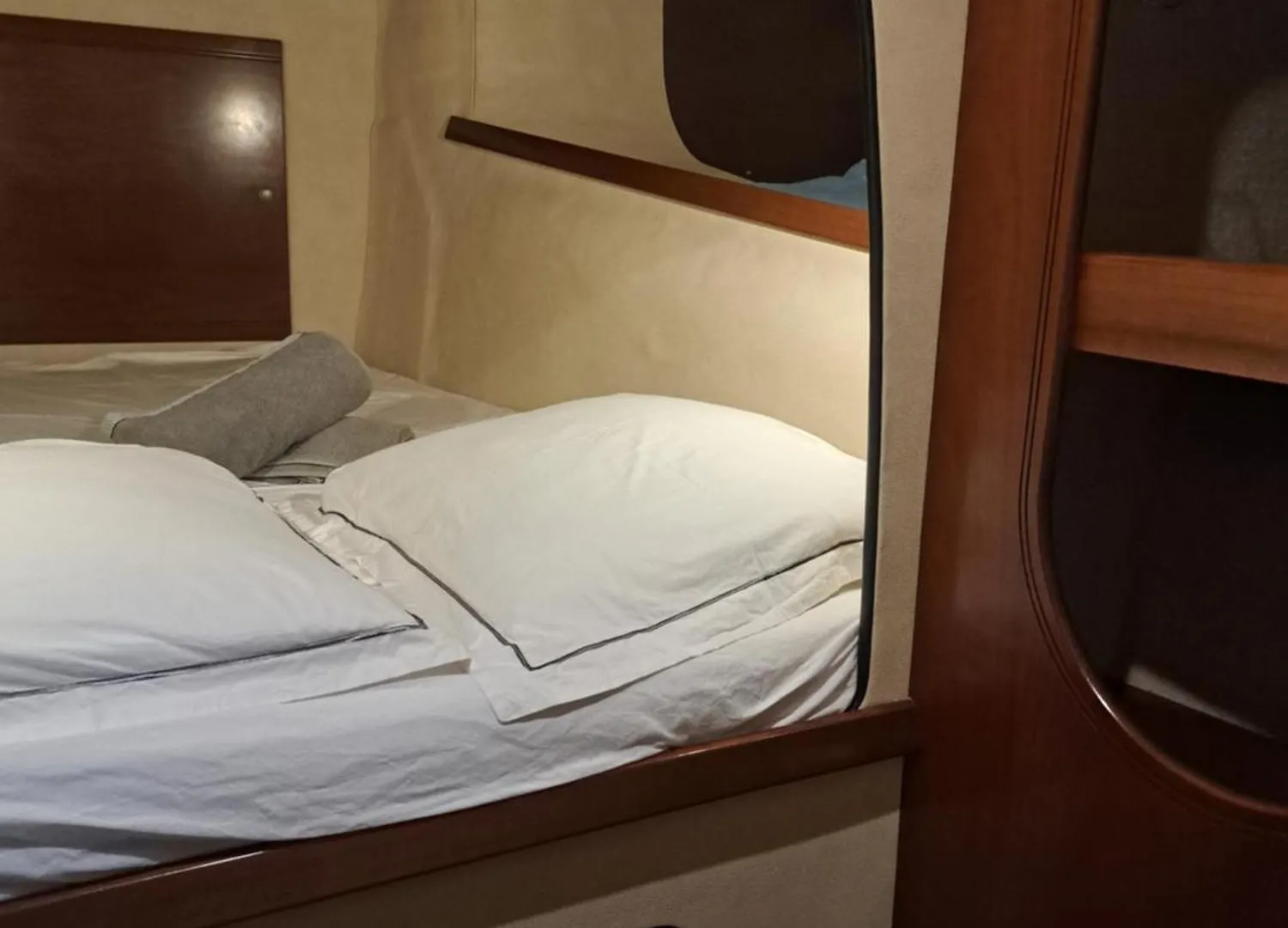 Botel Tiva Catamaran Moorea Hotel